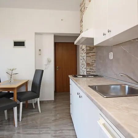 Apartman Modern Eingerichtete Fuer 4 Personen- Klimatisiert- Freie Parkplatz Un By Interhome Baska (Krk)