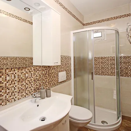 Appartement Modern Eingerichtete Fuer 4 Personen- Klimatisiert- Freie Parkplatz Un By Interhome Baška