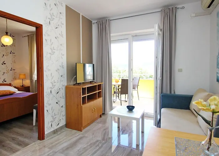 Apartman Modern Eingerichtete Fuer 4 Personen- Klimatisiert- Freie Parkplatz Un By Interhome