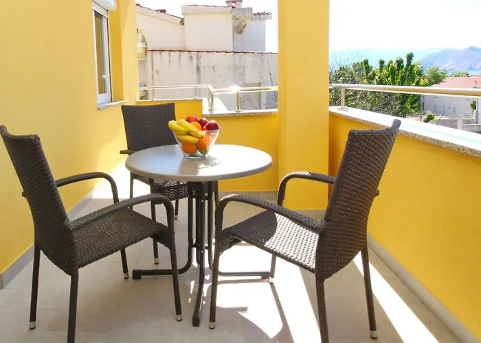 Apartman Modern Eingerichtete Fuer 4 Personen- Klimatisiert- Freie Parkplatz Un By Interhome