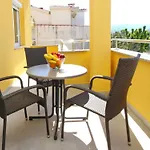 Apartamento Modern Eingerichtete Fuer 4 Personen- Klimatisiert- Freie Parkplatz Un By Interhome