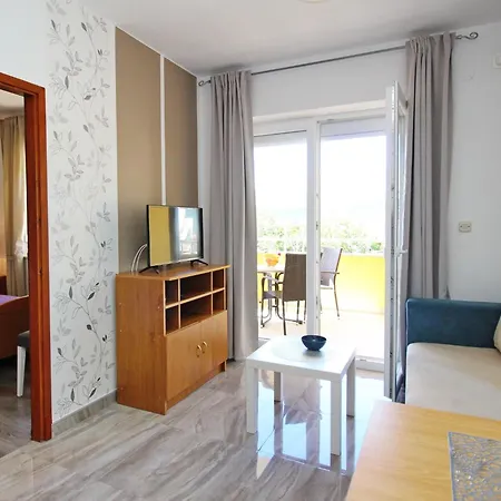 Apartamento Modern Eingerichtete Fuer 4 Personen- Klimatisiert- Freie Parkplatz Un By Interhome