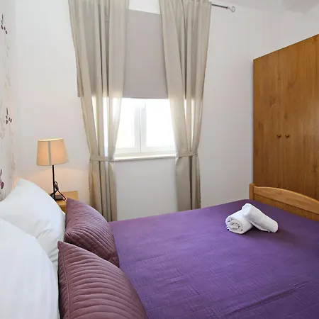 Apartamento Modern Eingerichtete Fuer 4 Personen- Klimatisiert- Freie Parkplatz Un By Interhome